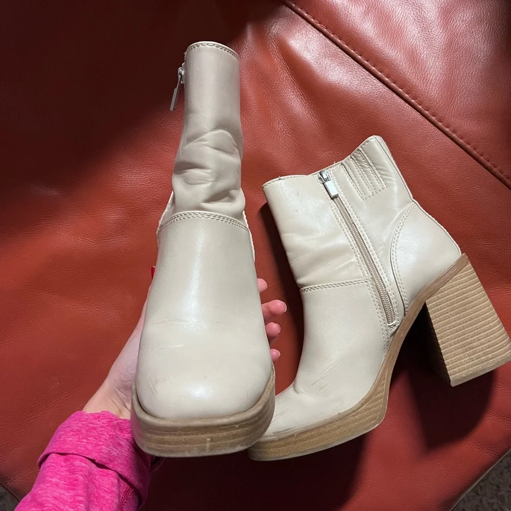 Universal Threads 70s bootie - Picture 3 of 3